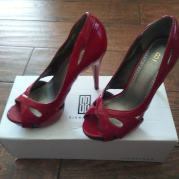 Red heels - Picture 2 of 3